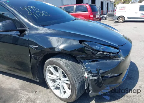 2023 Tesla Model Y Awd/Long Range Dual Motor All-Wheel Drive z USA, uszkodzony, nr VIN 7SAYGDEE5PA199763